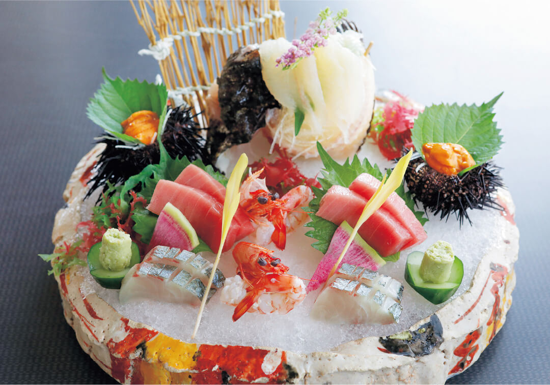 近海で捕れた鮮魚中心の刺身の盛り合わせ