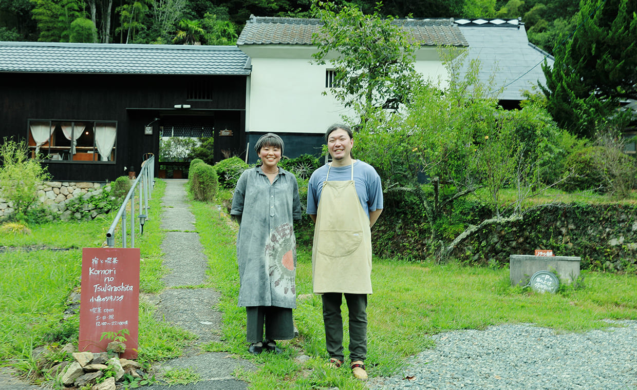 宿と喫茶小森のツキノシタ_本データ049A2629